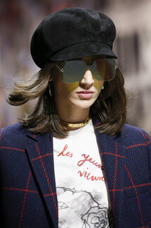 Details Christian Dior , Details Dior Fall 2018 Ready-to-Wear , Детали показа Кристиан Диор , Детали показа Диор осень зима 2018 , Fashion show , неделя моды в Париже , PFW , Мария Грация Кьюри , Mainstyles